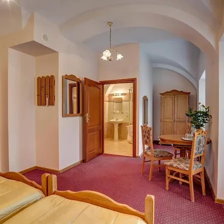 Ksiaz 3* فاوبجه